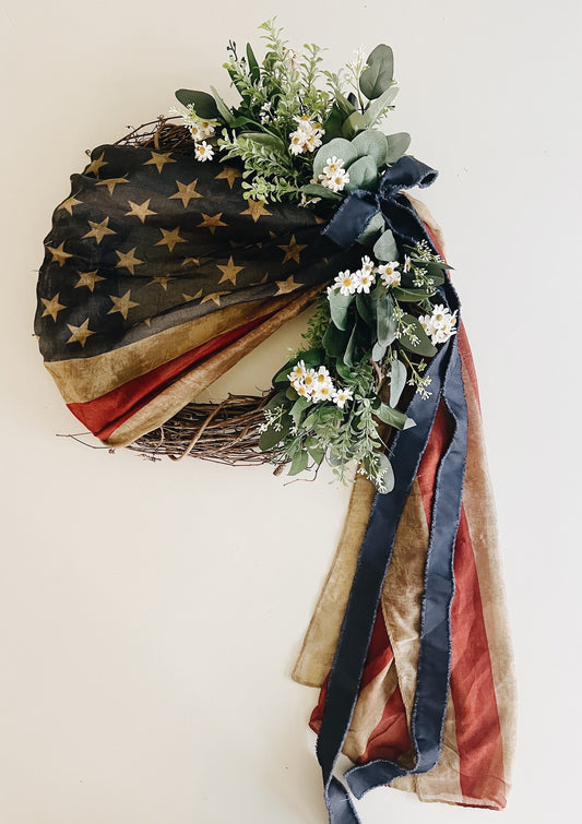 AMERICANA USA 4TH Wreath Large Distressed Flag Greenery