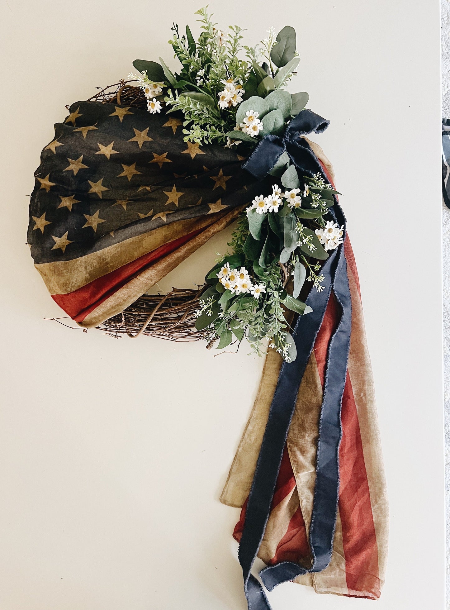 AMERICANA USA 4TH Wreath Large Distressed Flag Greenery